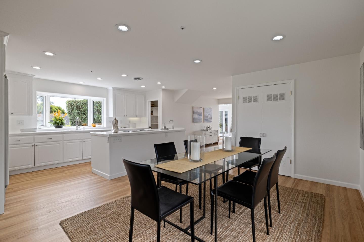 Detail Gallery Image 17 of 78 For 424 6th Ave, Half Moon Bay,  CA 94019 - 5 Beds | 3/1 Baths