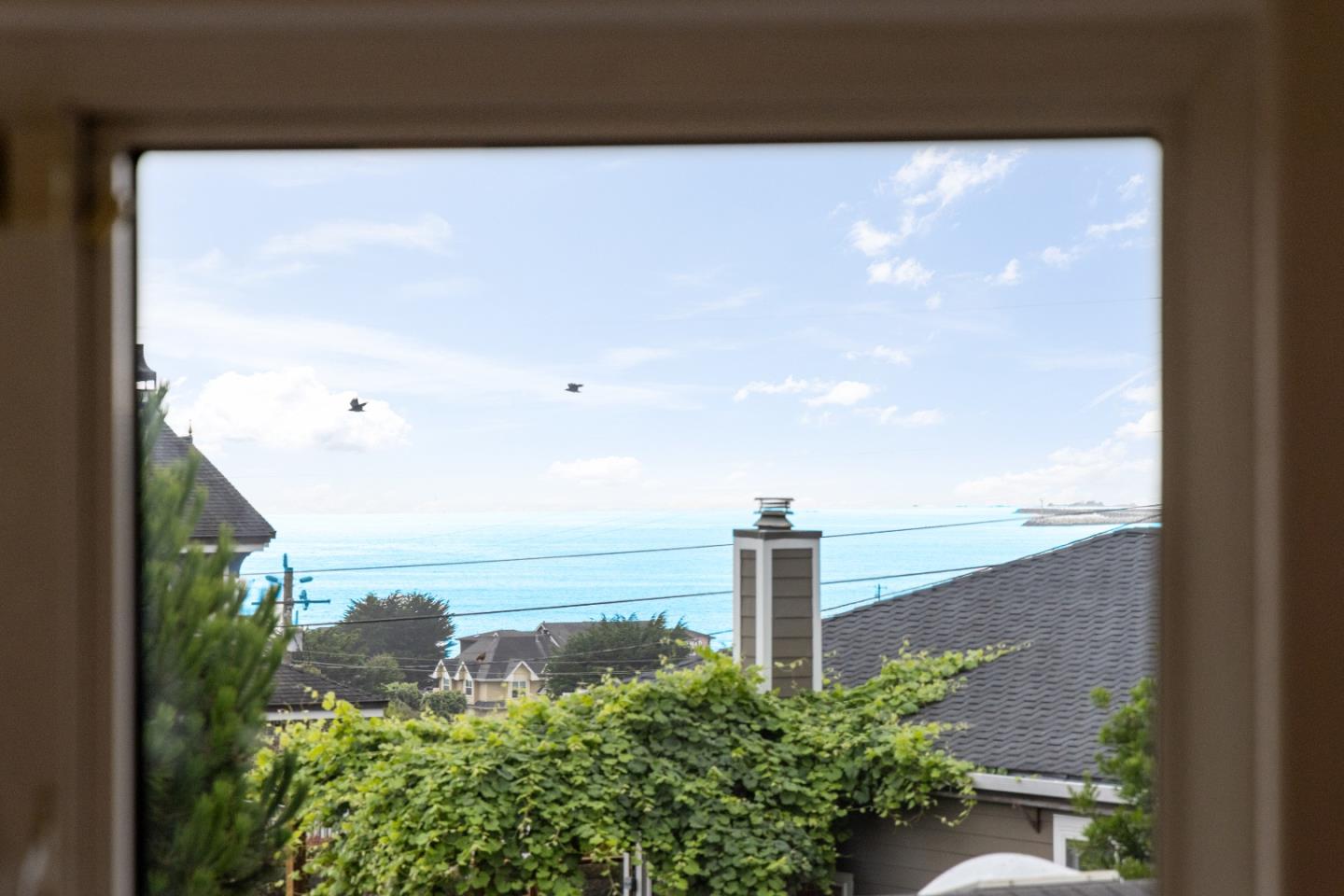 Detail Gallery Image 43 of 78 For 424 6th Ave, Half Moon Bay,  CA 94019 - 5 Beds | 3/1 Baths