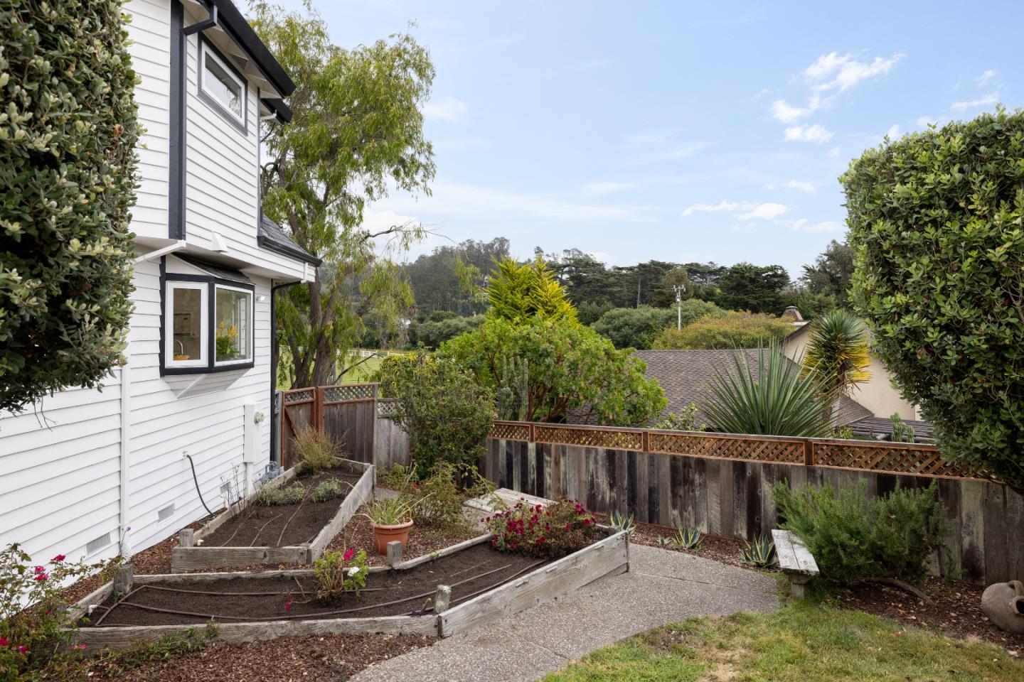 Detail Gallery Image 46 of 78 For 424 6th Ave, Half Moon Bay,  CA 94019 - 5 Beds | 3/1 Baths