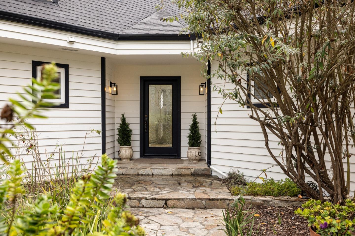 Detail Gallery Image 5 of 78 For 424 6th Ave, Half Moon Bay,  CA 94019 - 5 Beds | 3/1 Baths