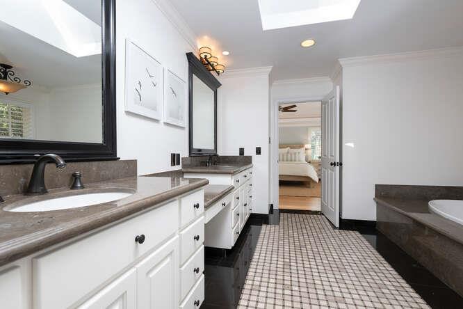 Detail Gallery Image 21 of 49 For 155 Normandy Ln, Woodside,  CA 94062 - 4 Beds | 3/1 Baths