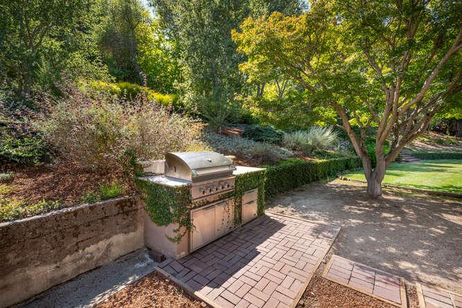 Detail Gallery Image 33 of 49 For 155 Normandy Ln, Woodside,  CA 94062 - 4 Beds | 3/1 Baths