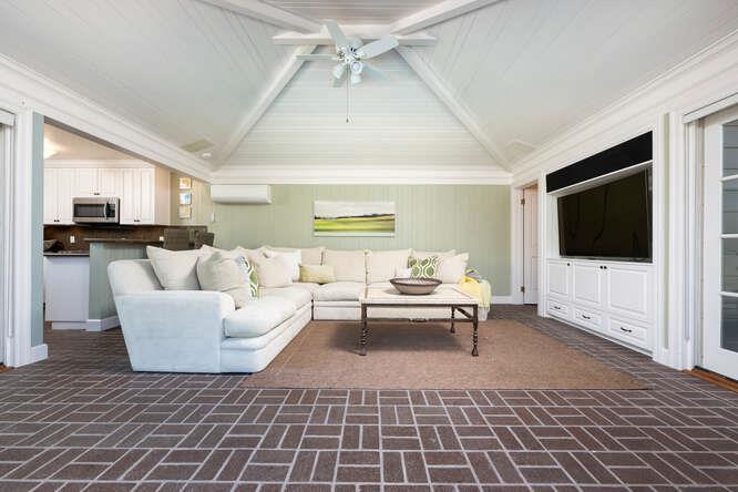 Detail Gallery Image 40 of 49 For 155 Normandy Ln, Woodside,  CA 94062 - 4 Beds | 3/1 Baths