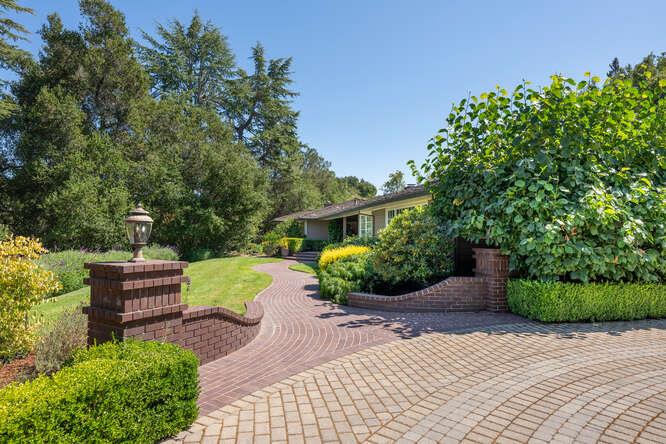 Detail Gallery Image 5 of 49 For 155 Normandy Ln, Woodside,  CA 94062 - 4 Beds | 3/1 Baths