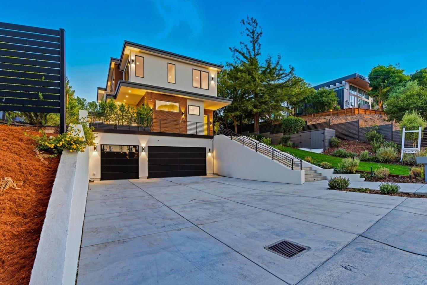 Detail Gallery Image 11 of 92 For 1221 Kenilworth Rd, Hillsborough,  CA 94010 - 8 Beds | 8/2 Baths