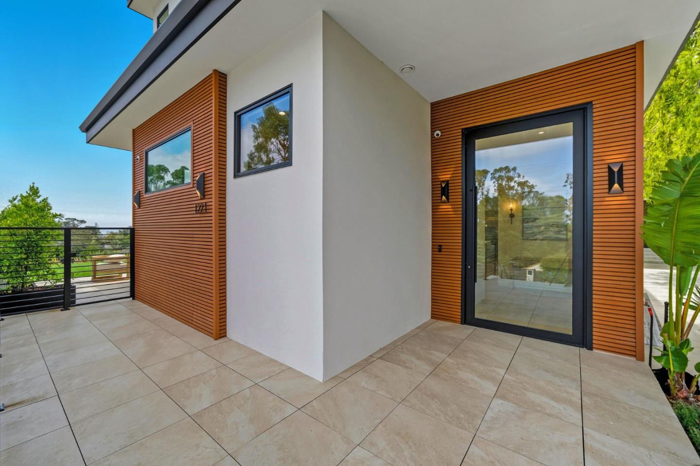 Detail Gallery Image 13 of 92 For 1221 Kenilworth Rd, Hillsborough,  CA 94010 - 8 Beds | 8/2 Baths