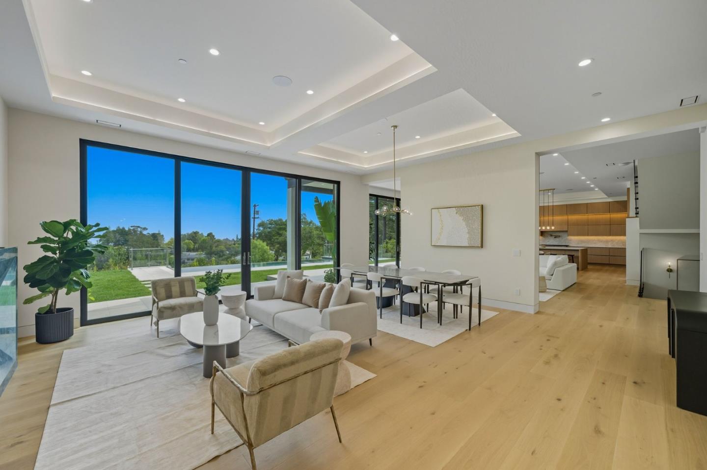 Detail Gallery Image 16 of 92 For 1221 Kenilworth Rd, Hillsborough,  CA 94010 - 8 Beds | 8/2 Baths