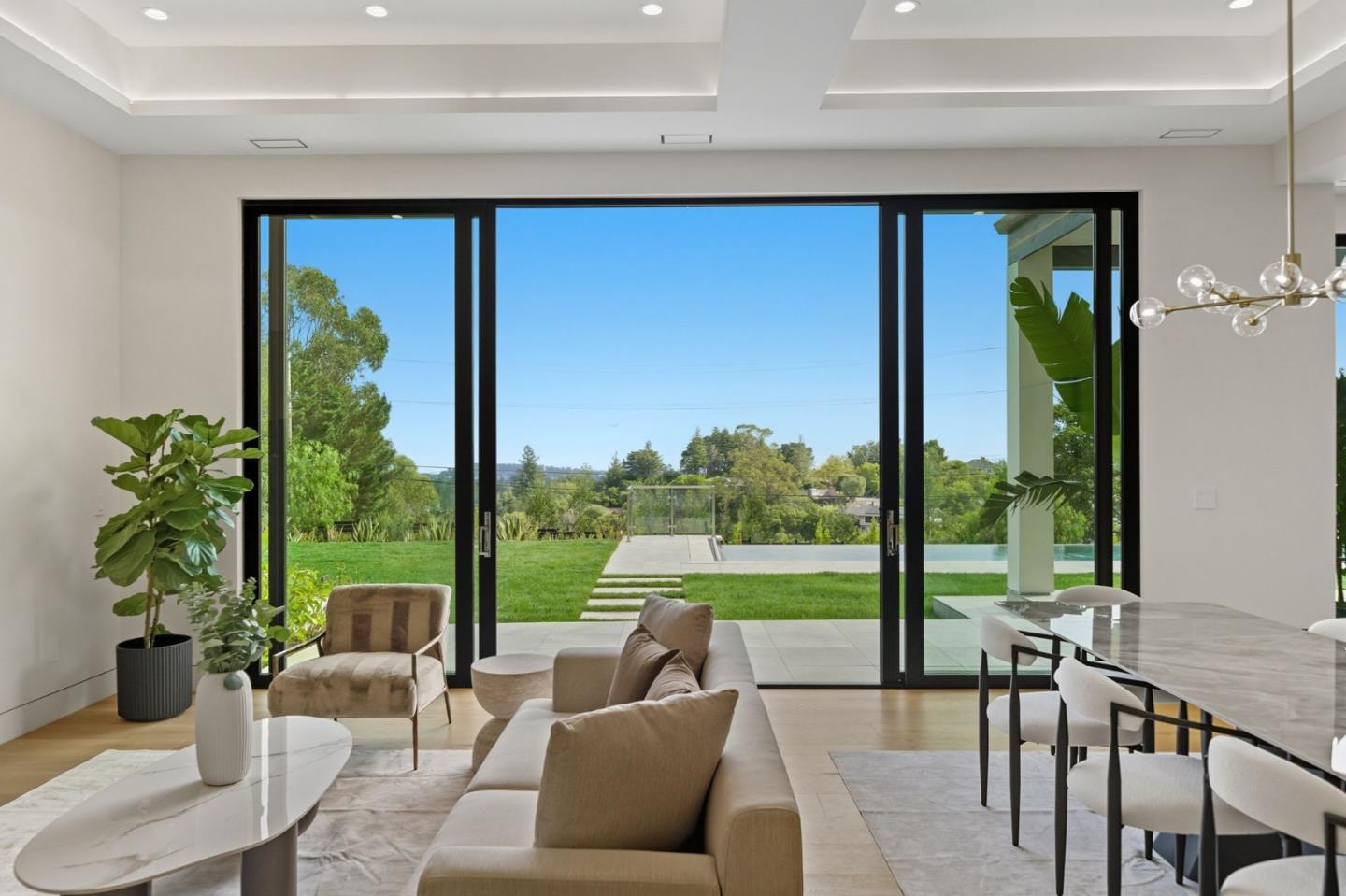 Detail Gallery Image 17 of 92 For 1221 Kenilworth Rd, Hillsborough,  CA 94010 - 8 Beds | 8/2 Baths