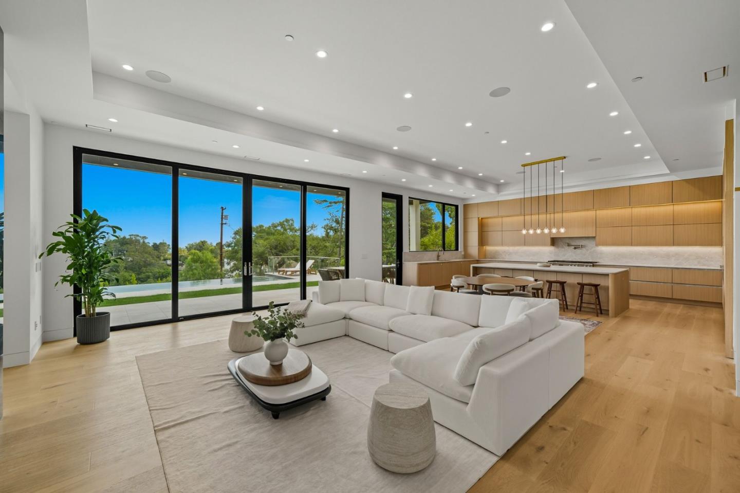 Detail Gallery Image 22 of 92 For 1221 Kenilworth Rd, Hillsborough,  CA 94010 - 8 Beds | 8/2 Baths