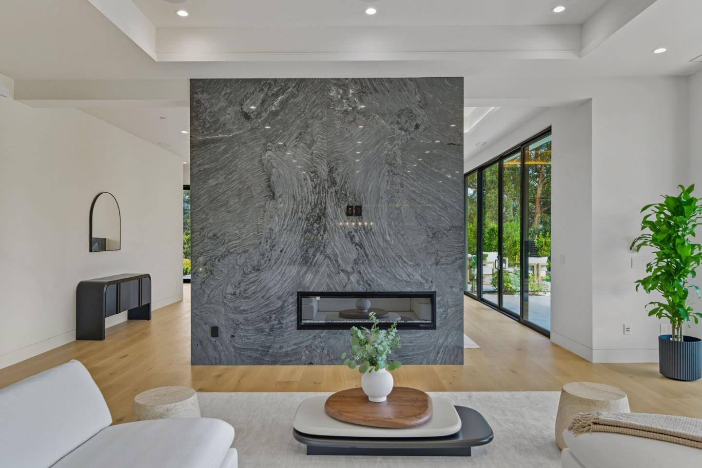 Detail Gallery Image 25 of 92 For 1221 Kenilworth Rd, Hillsborough,  CA 94010 - 8 Beds | 8/2 Baths