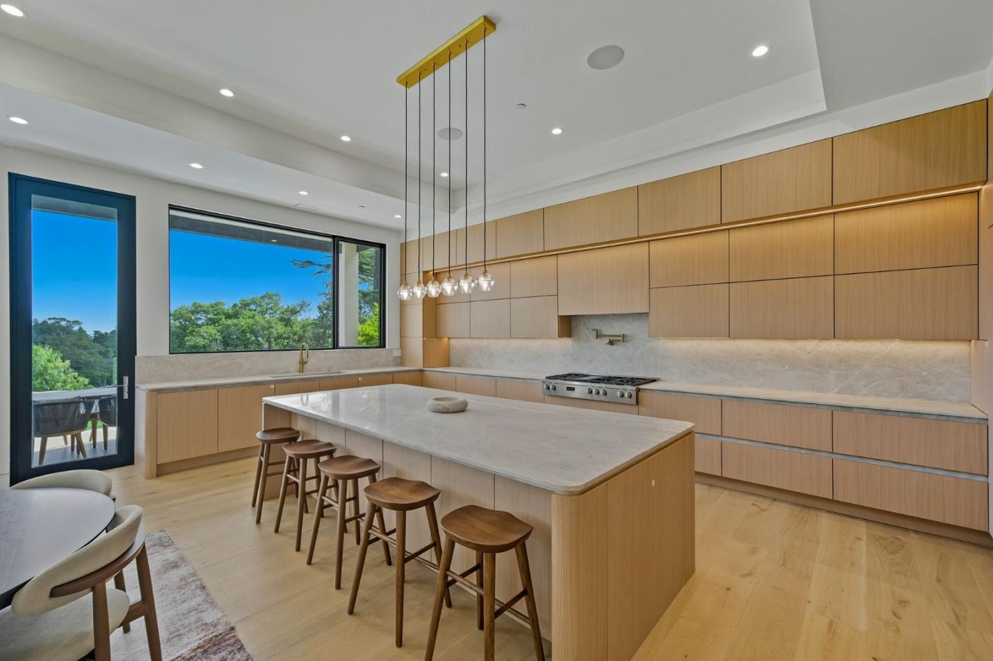 Detail Gallery Image 28 of 92 For 1221 Kenilworth Rd, Hillsborough,  CA 94010 - 8 Beds | 8/2 Baths