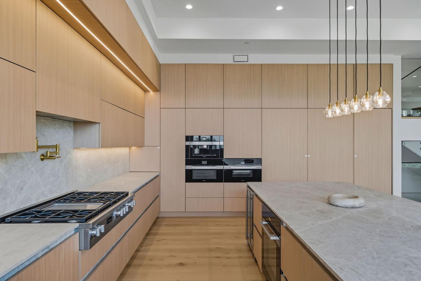 Detail Gallery Image 29 of 92 For 1221 Kenilworth Rd, Hillsborough,  CA 94010 - 8 Beds | 8/2 Baths