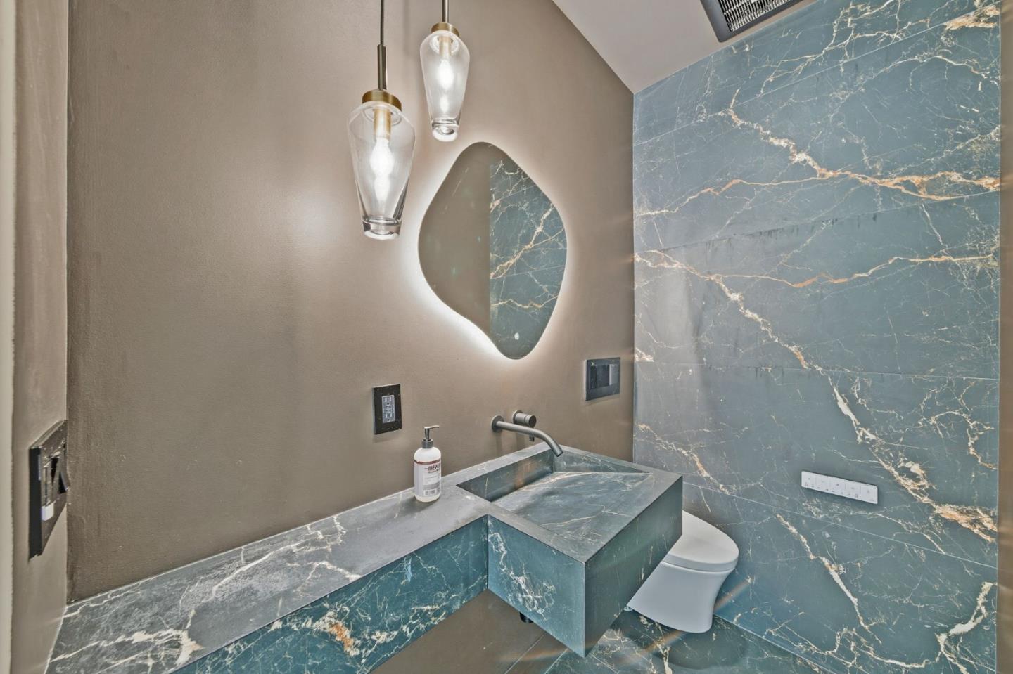 Detail Gallery Image 35 of 92 For 1221 Kenilworth Rd, Hillsborough,  CA 94010 - 8 Beds | 8/2 Baths