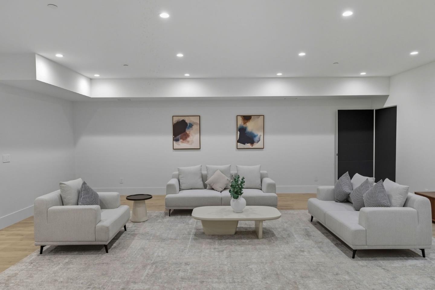 Detail Gallery Image 38 of 92 For 1221 Kenilworth Rd, Hillsborough,  CA 94010 - 8 Beds | 8/2 Baths