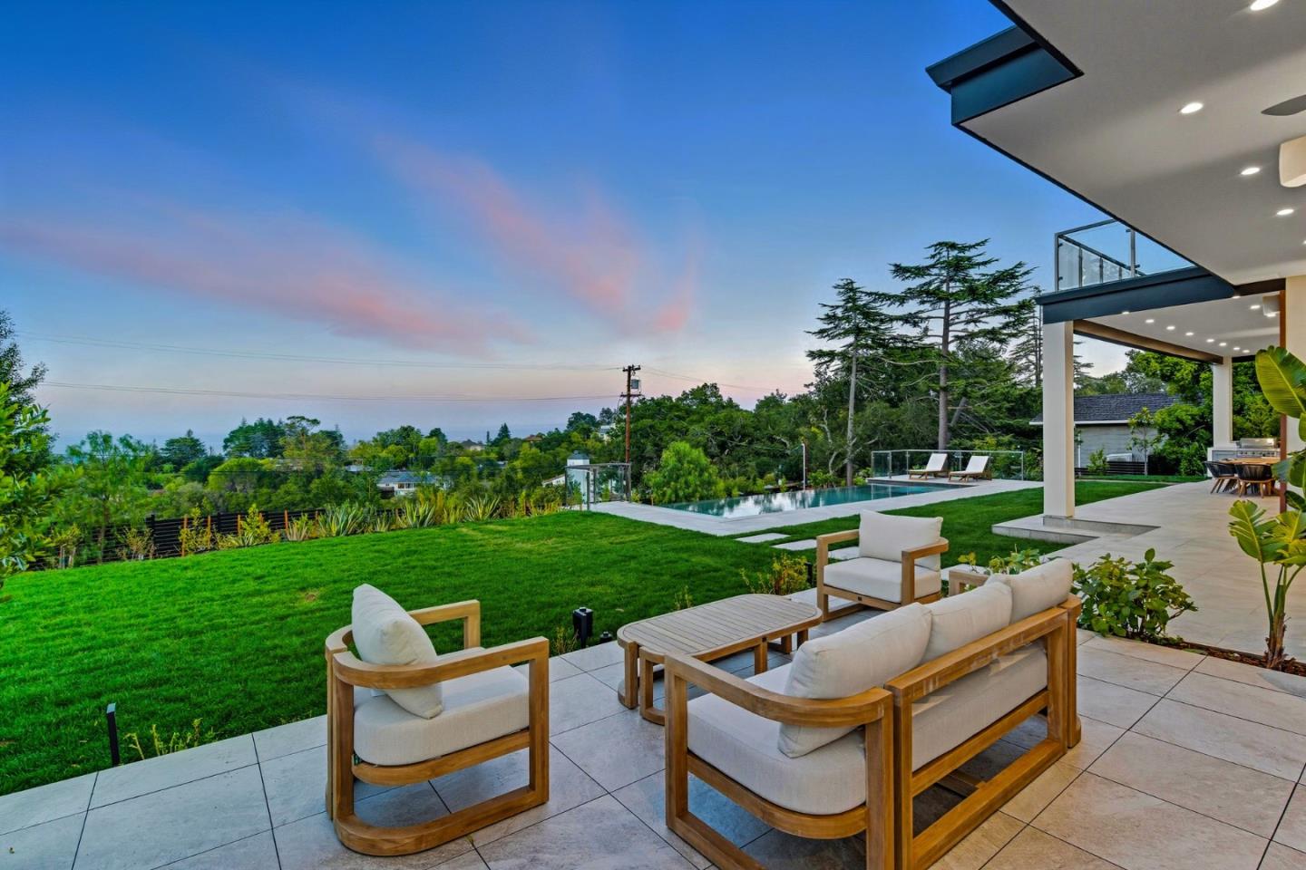 Detail Gallery Image 4 of 92 For 1221 Kenilworth Rd, Hillsborough,  CA 94010 - 8 Beds | 8/2 Baths