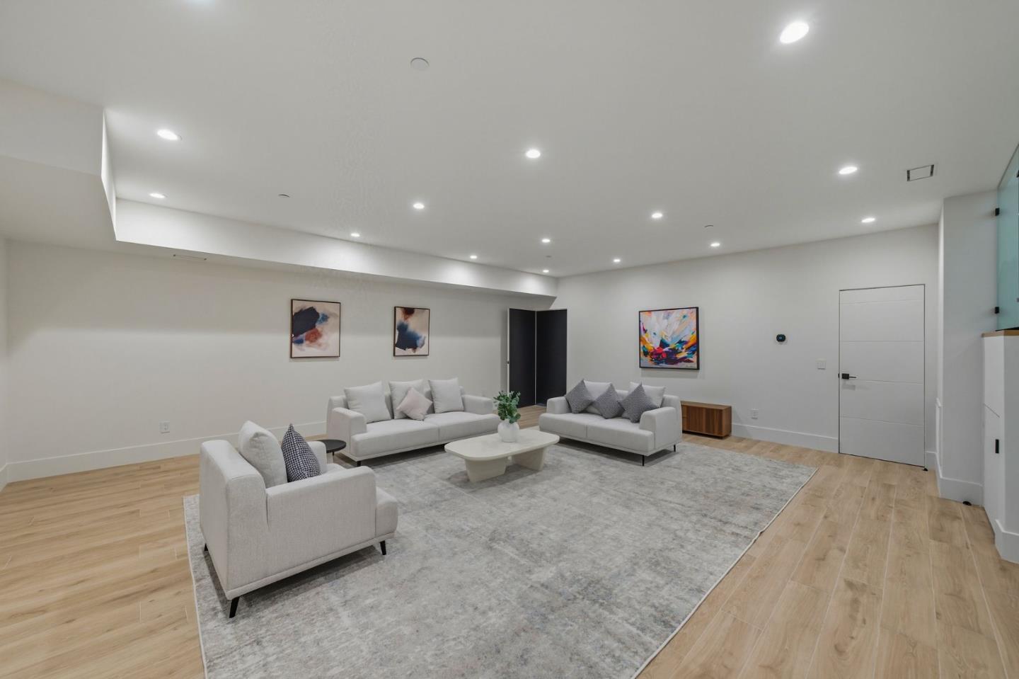 Detail Gallery Image 42 of 92 For 1221 Kenilworth Rd, Hillsborough,  CA 94010 - 8 Beds | 8/2 Baths
