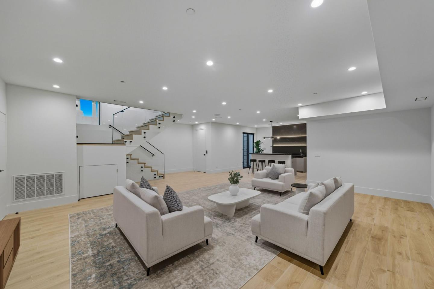 Detail Gallery Image 44 of 92 For 1221 Kenilworth Rd, Hillsborough,  CA 94010 - 8 Beds | 8/2 Baths