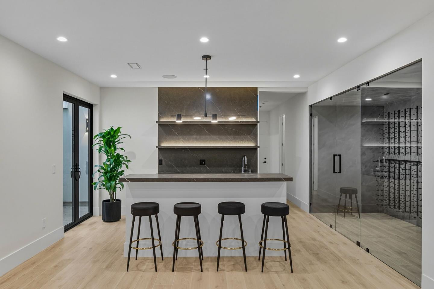 Detail Gallery Image 45 of 92 For 1221 Kenilworth Rd, Hillsborough,  CA 94010 - 8 Beds | 8/2 Baths