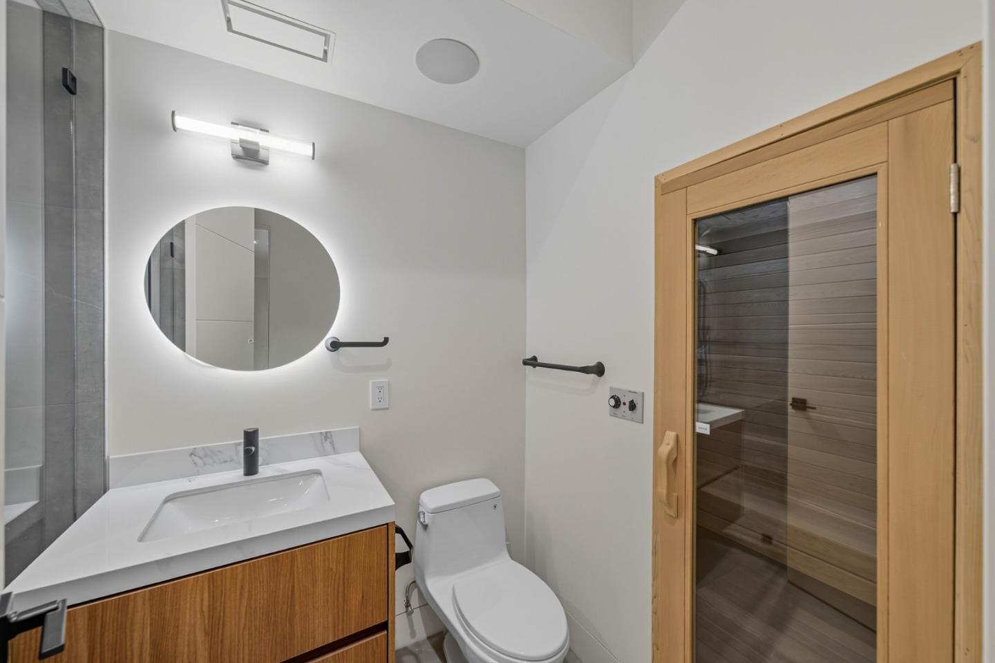 Detail Gallery Image 46 of 92 For 1221 Kenilworth Rd, Hillsborough,  CA 94010 - 8 Beds | 8/2 Baths
