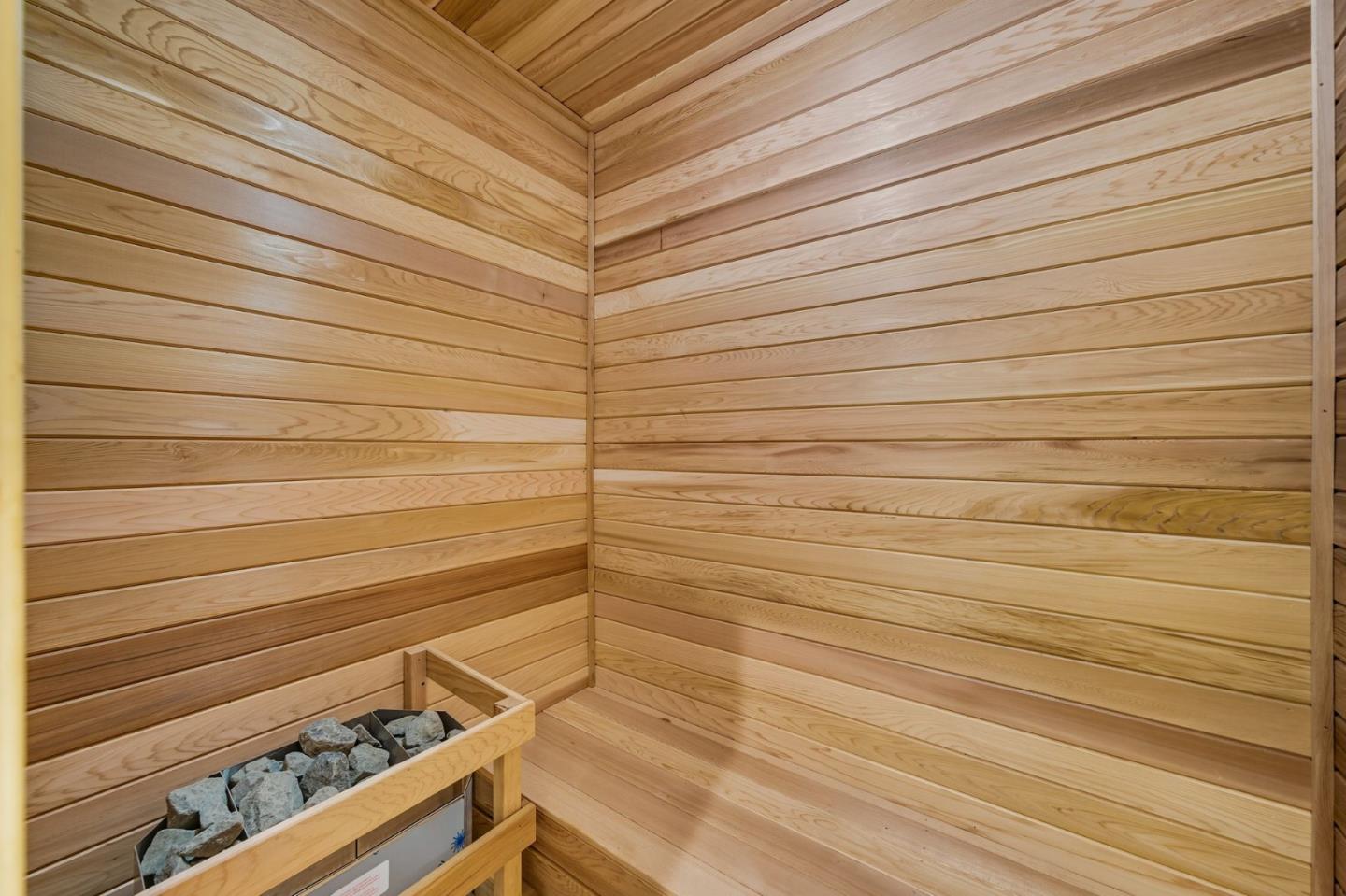 Detail Gallery Image 47 of 92 For 1221 Kenilworth Rd, Hillsborough,  CA 94010 - 8 Beds | 8/2 Baths