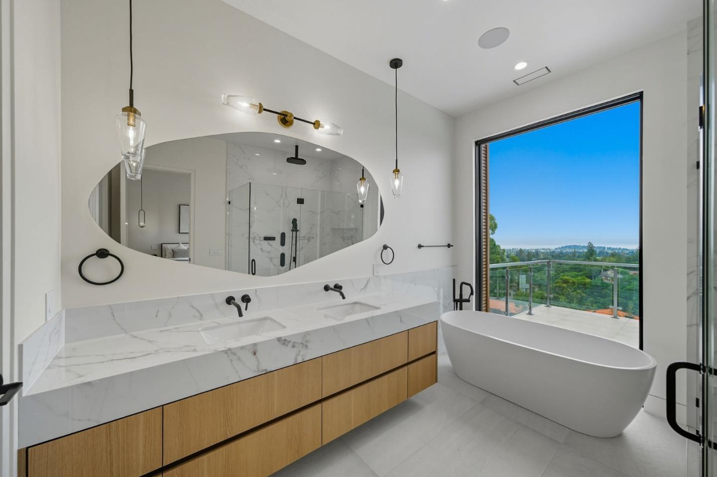 Detail Gallery Image 59 of 92 For 1221 Kenilworth Rd, Hillsborough,  CA 94010 - 8 Beds | 8/2 Baths