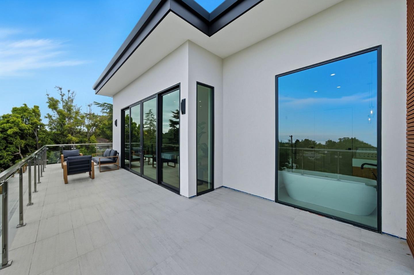 Detail Gallery Image 62 of 92 For 1221 Kenilworth Rd, Hillsborough,  CA 94010 - 8 Beds | 8/2 Baths