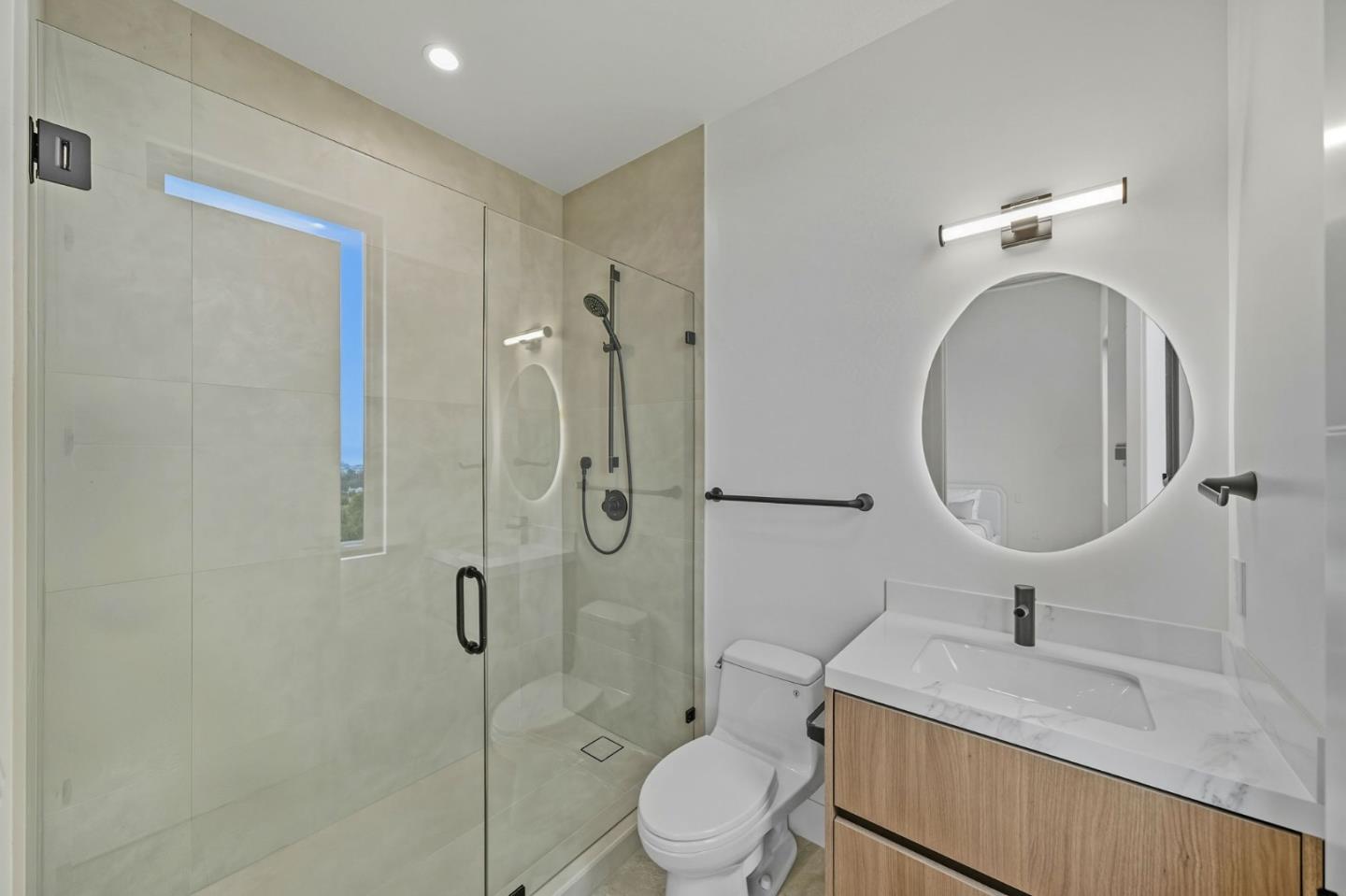Detail Gallery Image 65 of 92 For 1221 Kenilworth Rd, Hillsborough,  CA 94010 - 8 Beds | 8/2 Baths