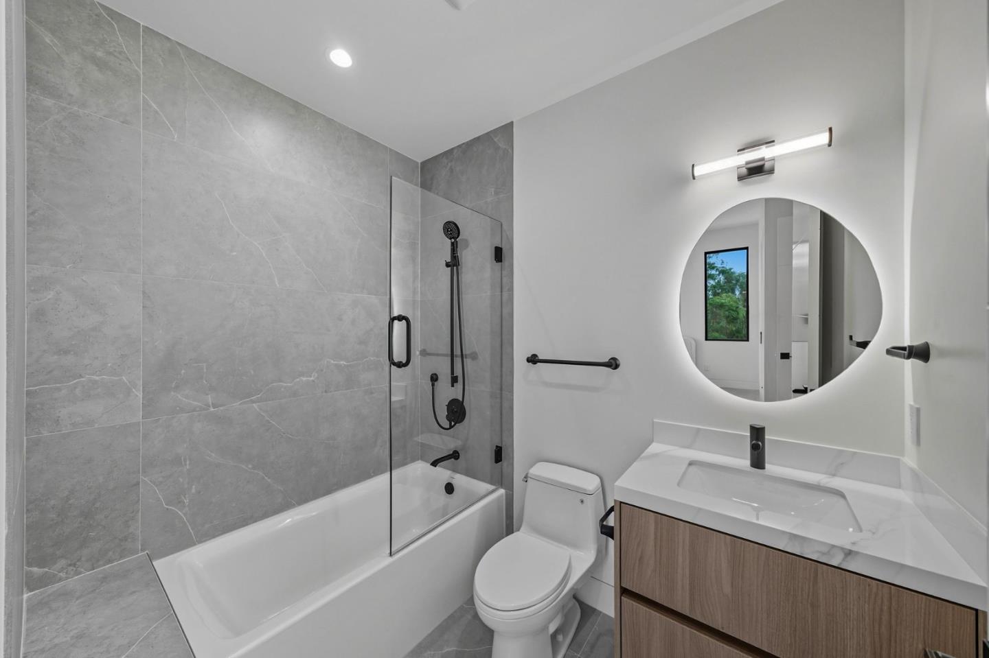 Detail Gallery Image 67 of 92 For 1221 Kenilworth Rd, Hillsborough,  CA 94010 - 8 Beds | 8/2 Baths
