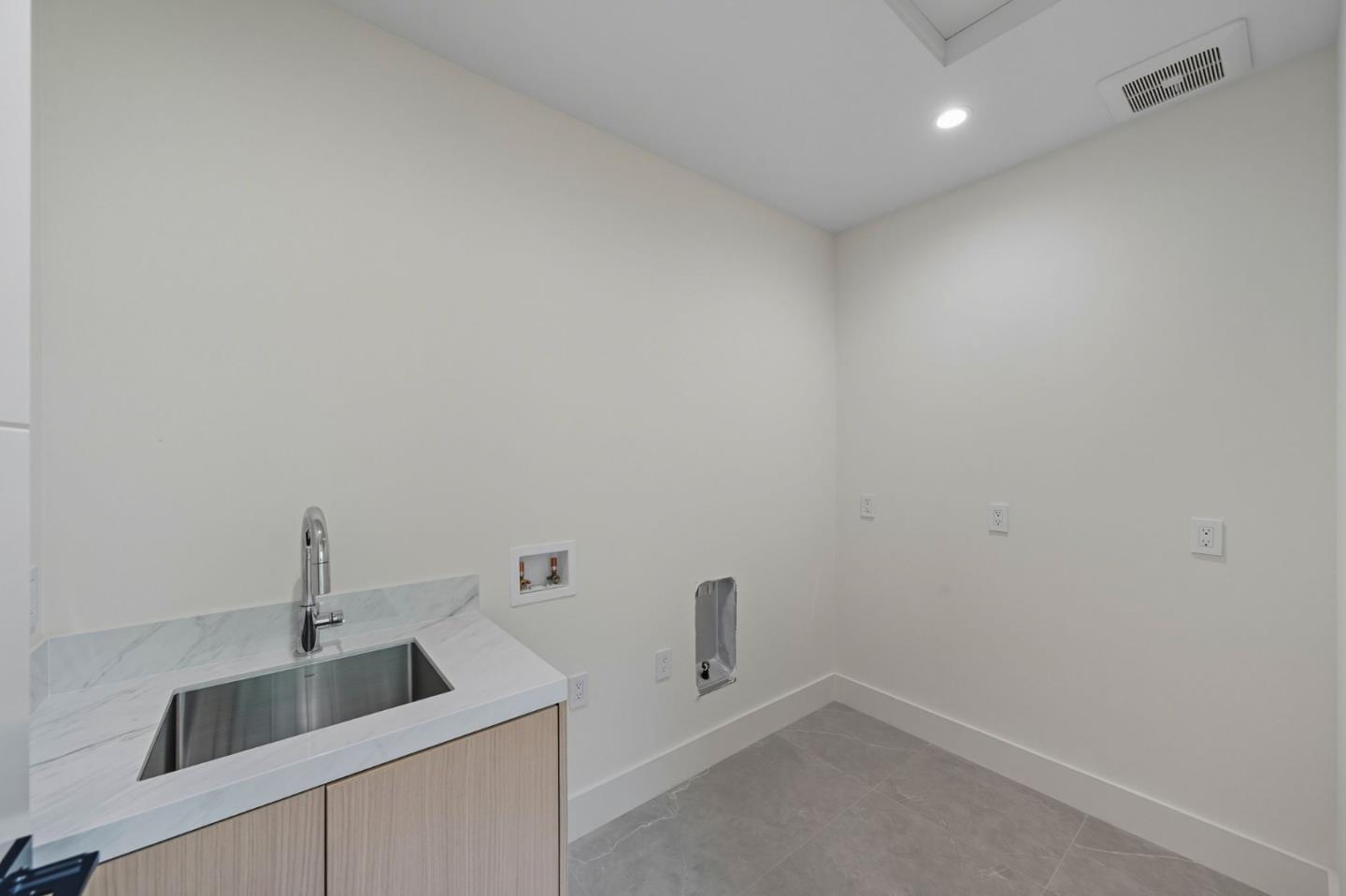 Detail Gallery Image 70 of 92 For 1221 Kenilworth Rd, Hillsborough,  CA 94010 - 8 Beds | 8/2 Baths