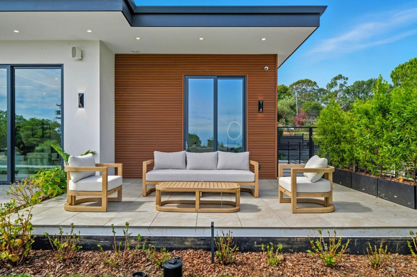 Detail Gallery Image 73 of 92 For 1221 Kenilworth Rd, Hillsborough,  CA 94010 - 8 Beds | 8/2 Baths