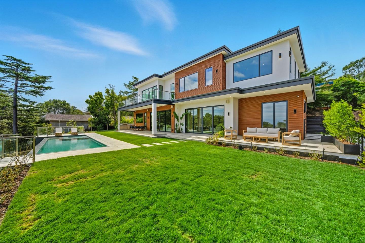 Detail Gallery Image 74 of 92 For 1221 Kenilworth Rd, Hillsborough,  CA 94010 - 8 Beds | 8/2 Baths