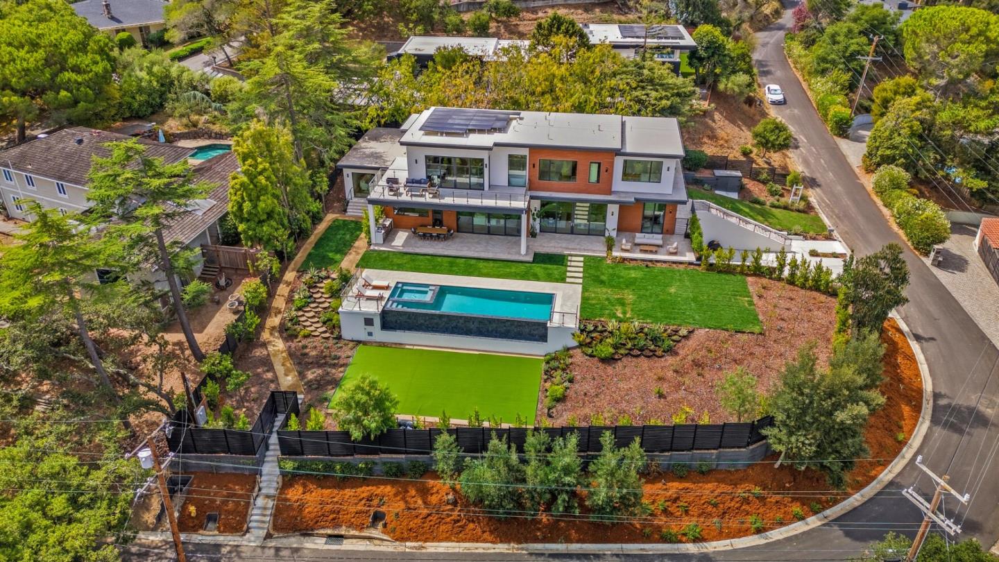 Detail Gallery Image 8 of 92 For 1221 Kenilworth Rd, Hillsborough,  CA 94010 - 8 Beds | 8/2 Baths