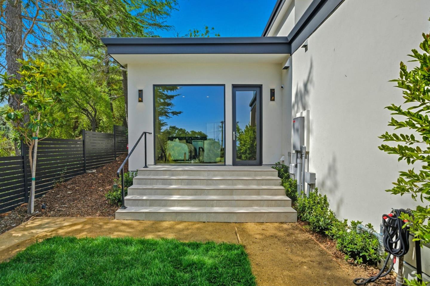 Detail Gallery Image 81 of 92 For 1221 Kenilworth Rd, Hillsborough,  CA 94010 - 8 Beds | 8/2 Baths