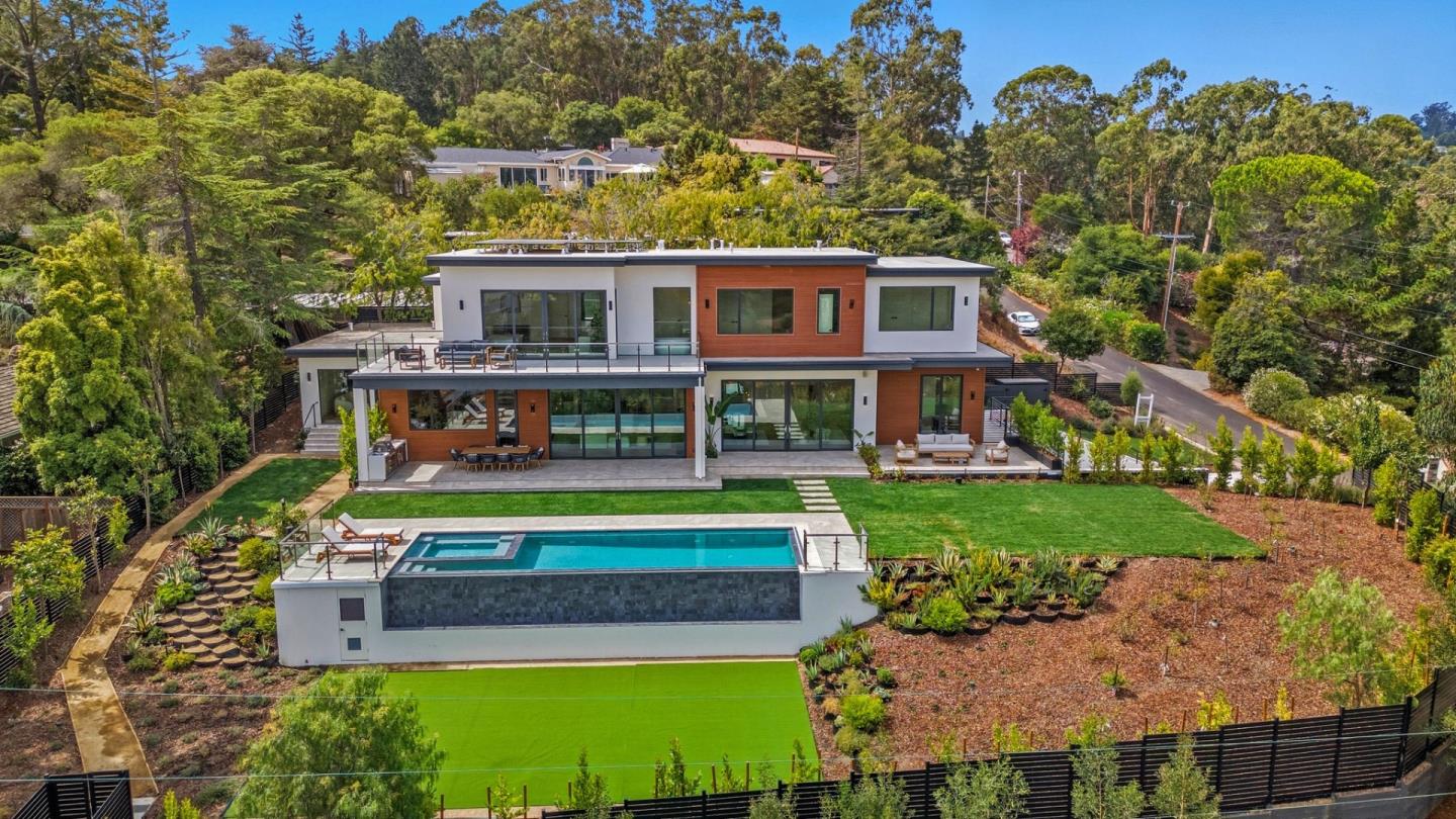 Detail Gallery Image 9 of 92 For 1221 Kenilworth Rd, Hillsborough,  CA 94010 - 8 Beds | 8/2 Baths