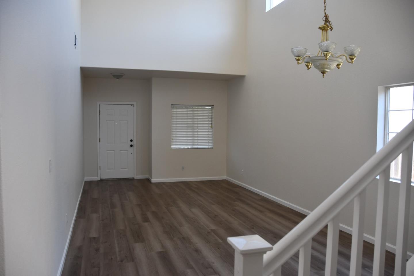 Detail Gallery Image 10 of 34 For 1994 Remembrance Ln, Tracy,  CA 95377 - 4 Beds | 2/1 Baths