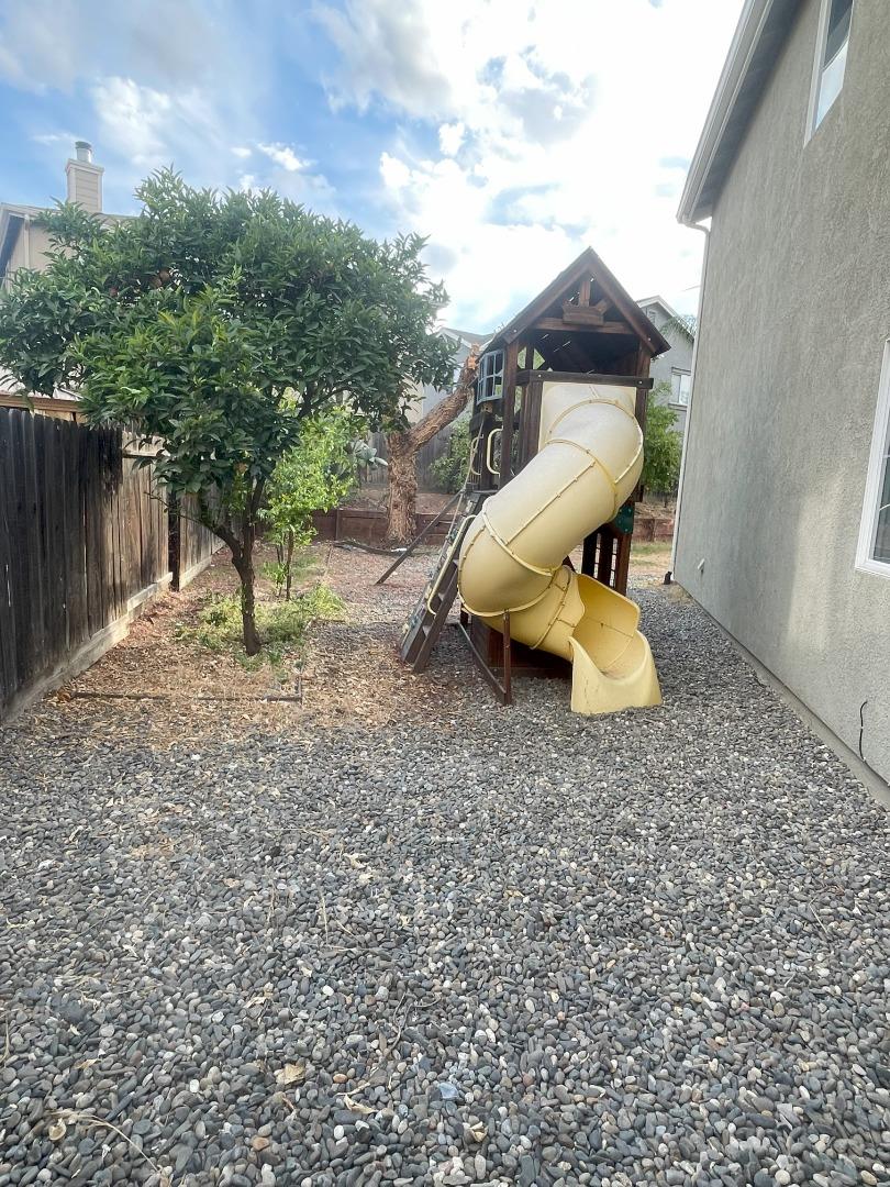 Detail Gallery Image 18 of 34 For 1994 Remembrance Ln, Tracy,  CA 95377 - 4 Beds | 2/1 Baths
