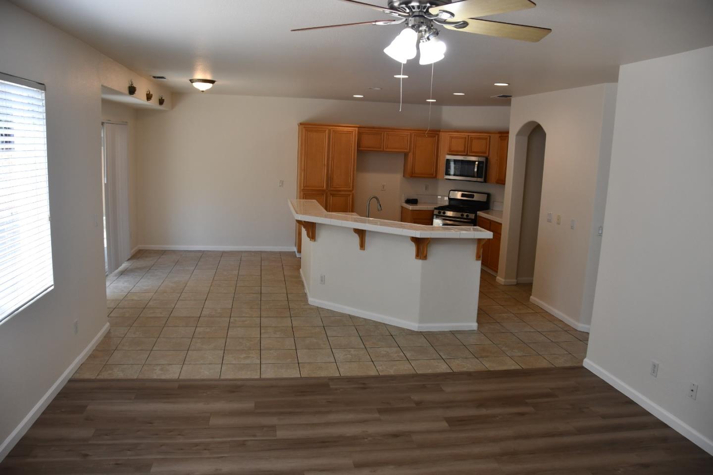 Detail Gallery Image 5 of 34 For 1994 Remembrance Ln, Tracy,  CA 95377 - 4 Beds | 2/1 Baths