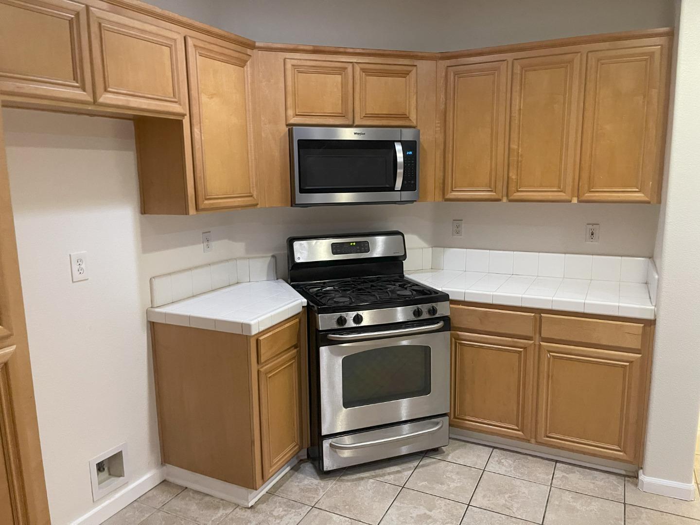 Detail Gallery Image 7 of 34 For 1994 Remembrance Ln, Tracy,  CA 95377 - 4 Beds | 2/1 Baths