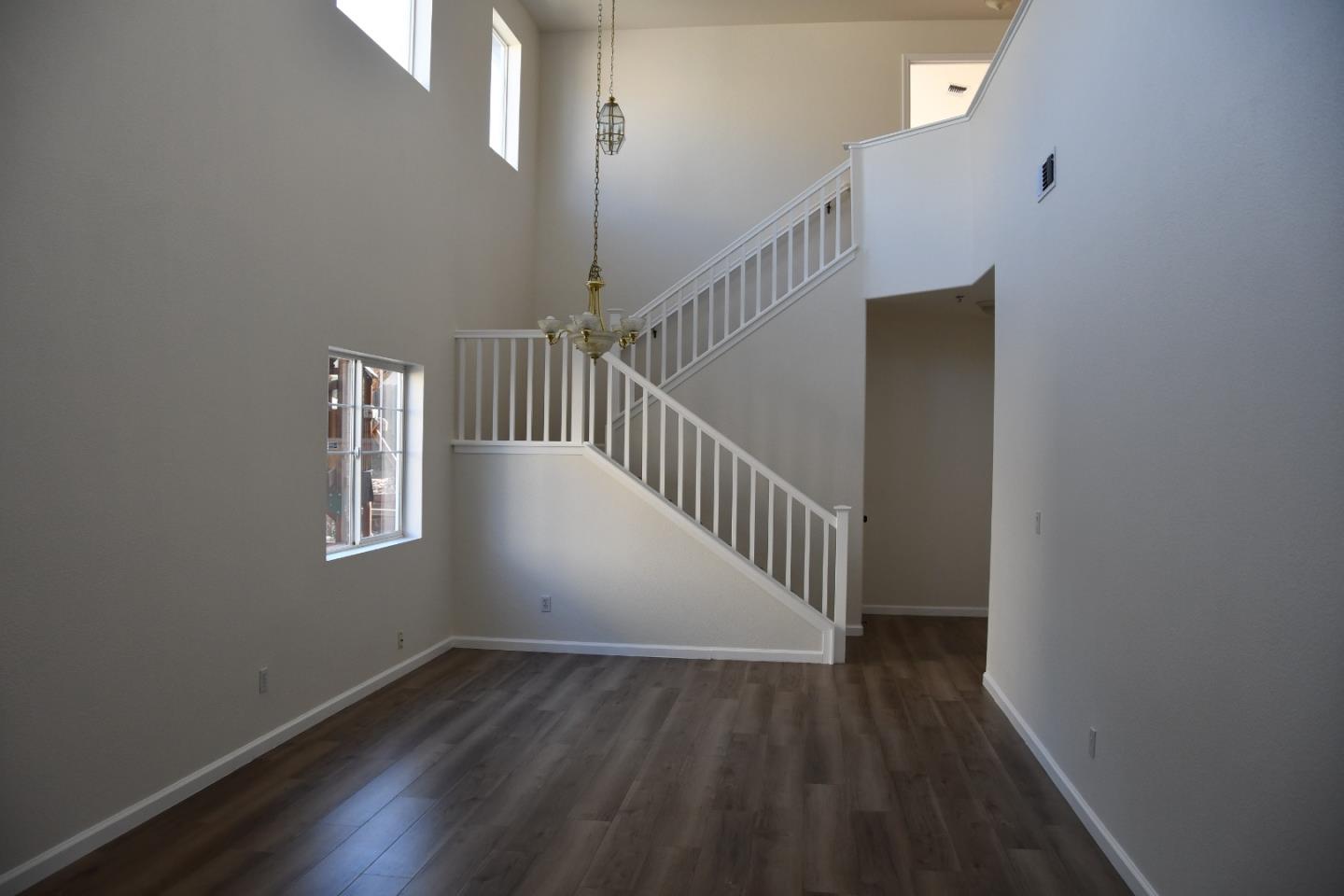 Detail Gallery Image 8 of 34 For 1994 Remembrance Ln, Tracy,  CA 95377 - 4 Beds | 2/1 Baths