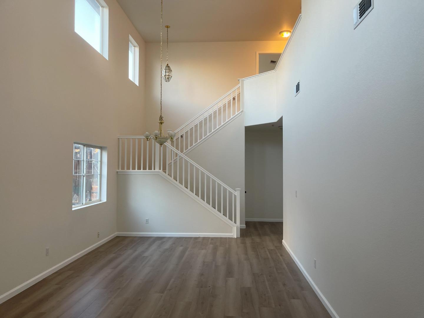 Detail Gallery Image 9 of 34 For 1994 Remembrance Ln, Tracy,  CA 95377 - 4 Beds | 2/1 Baths