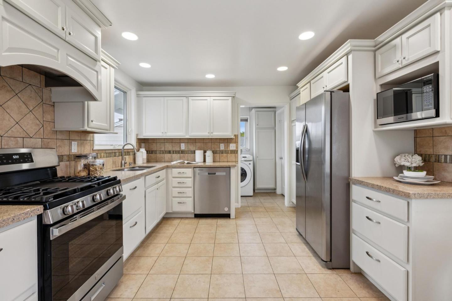 Detail Gallery Image 3 of 20 For 722 26th Ave, San Mateo,  CA 94403 - 3 Beds | 2 Baths