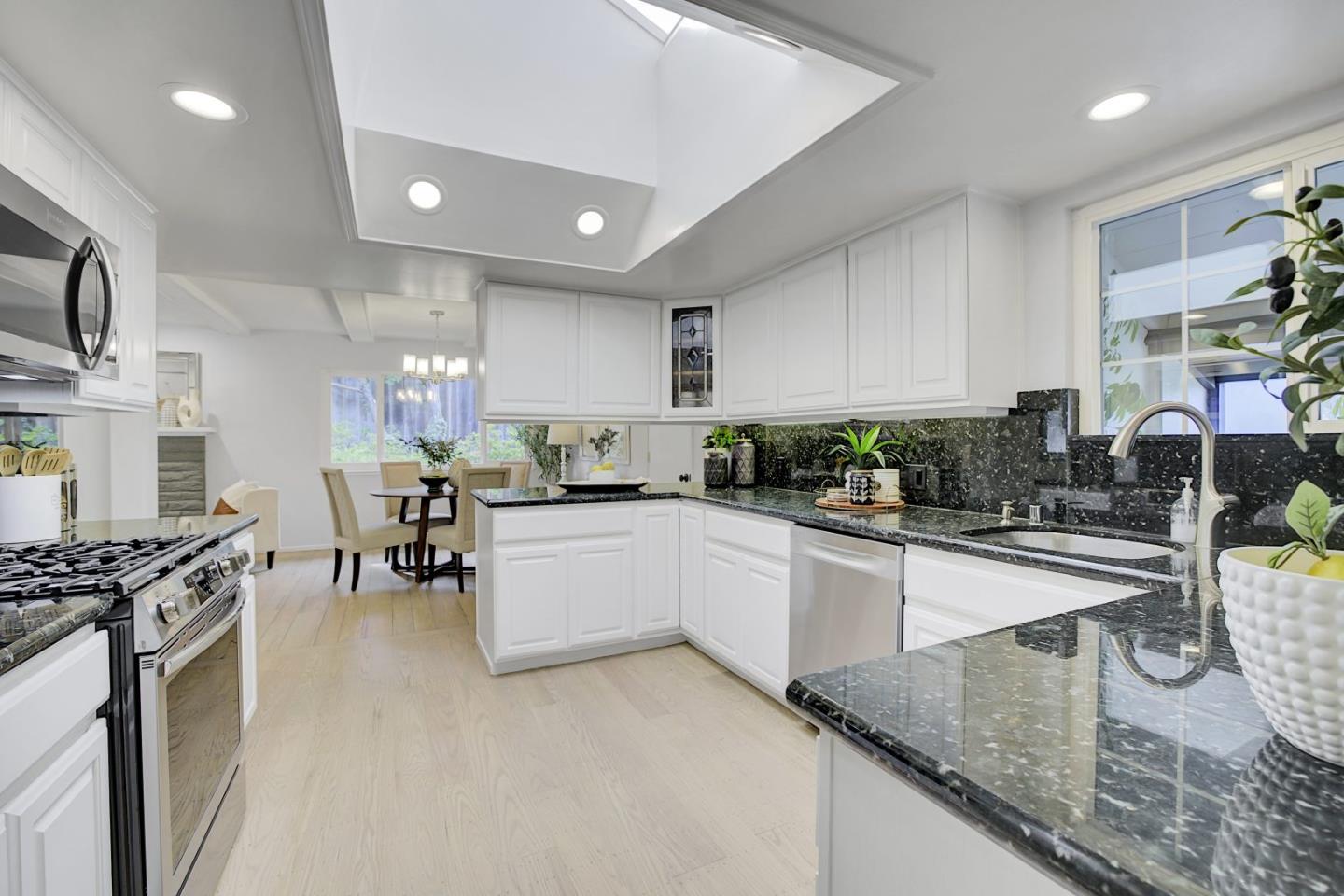 Detail Gallery Image 12 of 56 For 3045 Trousdale Dr, Burlingame,  CA 94010 - 4 Beds | 2 Baths