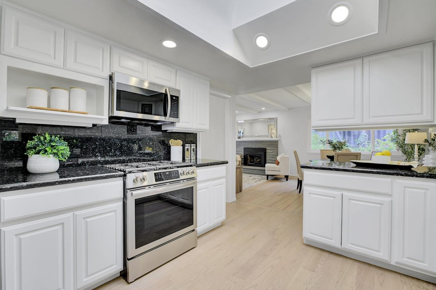 Detail Gallery Image 14 of 56 For 3045 Trousdale Dr, Burlingame,  CA 94010 - 4 Beds | 2 Baths