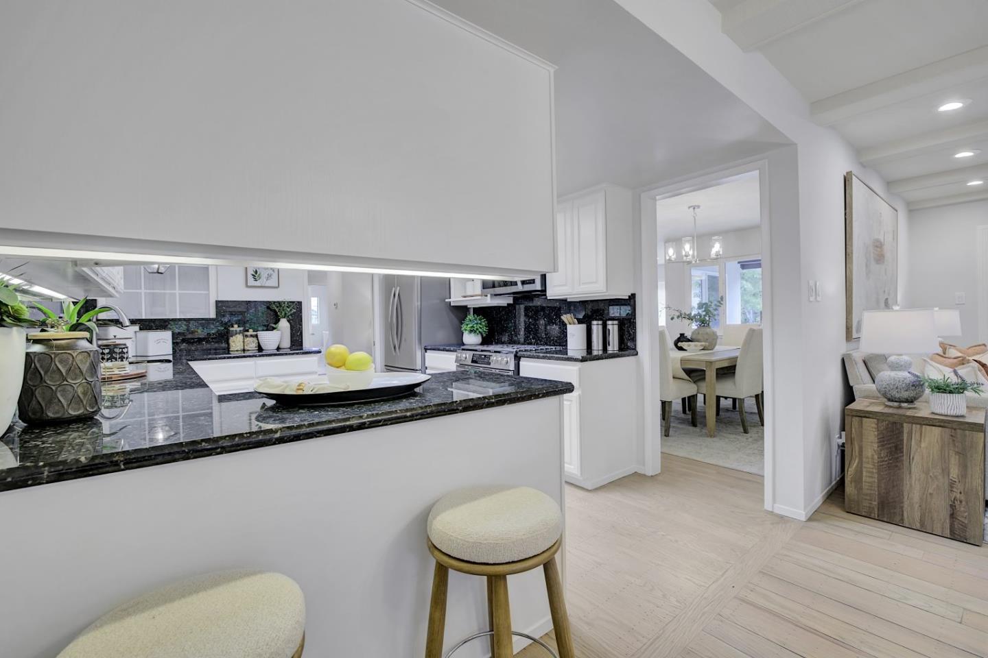 Detail Gallery Image 15 of 56 For 3045 Trousdale Dr, Burlingame,  CA 94010 - 4 Beds | 2 Baths