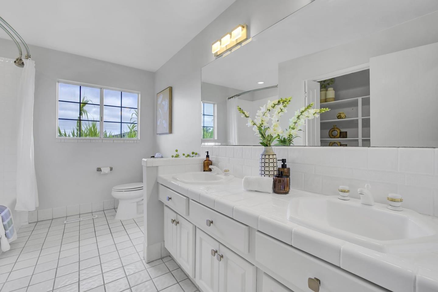 Detail Gallery Image 31 of 56 For 3045 Trousdale Dr, Burlingame,  CA 94010 - 4 Beds | 2 Baths