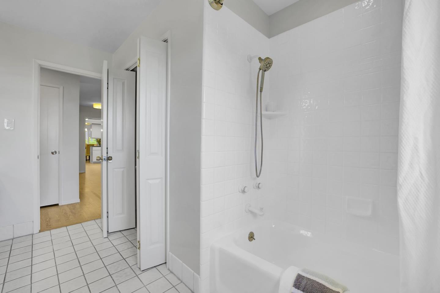 Detail Gallery Image 32 of 56 For 3045 Trousdale Dr, Burlingame,  CA 94010 - 4 Beds | 2 Baths