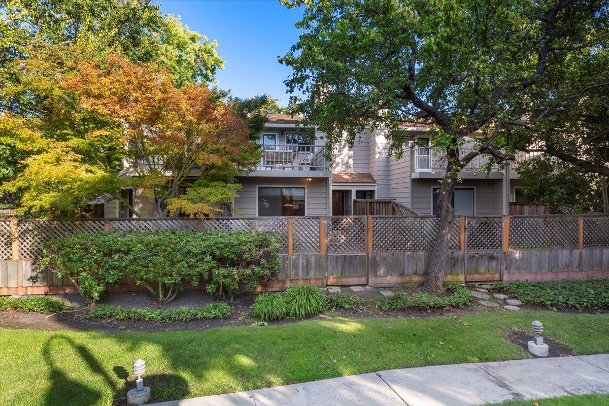 Detail Gallery Image 23 of 26 For 1983 San Luis Ave #33,  Mountain View,  CA 94043 - 2 Beds | 2/1 Baths