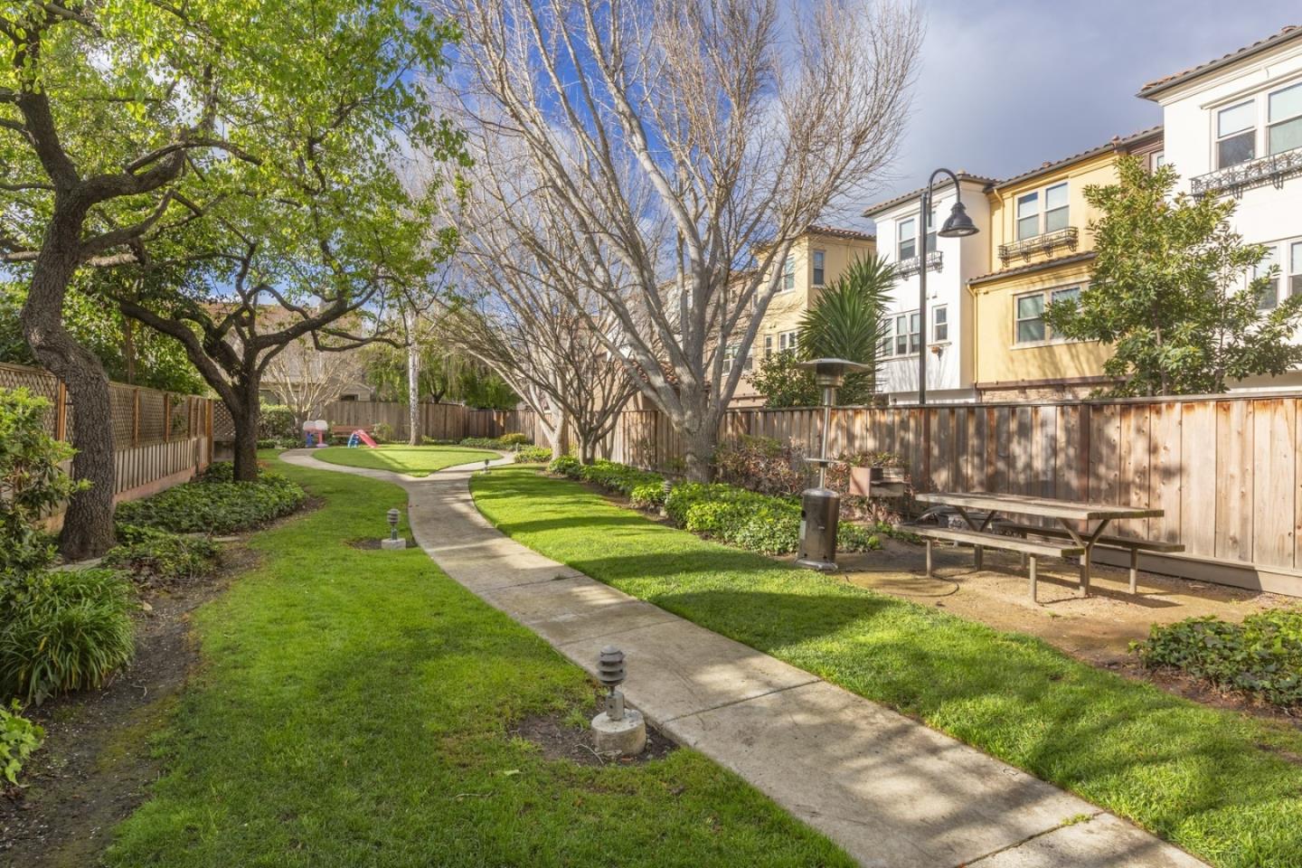 Detail Gallery Image 26 of 26 For 1983 San Luis Ave #33,  Mountain View,  CA 94043 - 2 Beds | 2/1 Baths