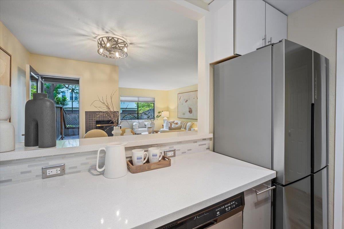 Detail Gallery Image 3 of 26 For 1983 San Luis Ave #33,  Mountain View,  CA 94043 - 2 Beds | 2/1 Baths