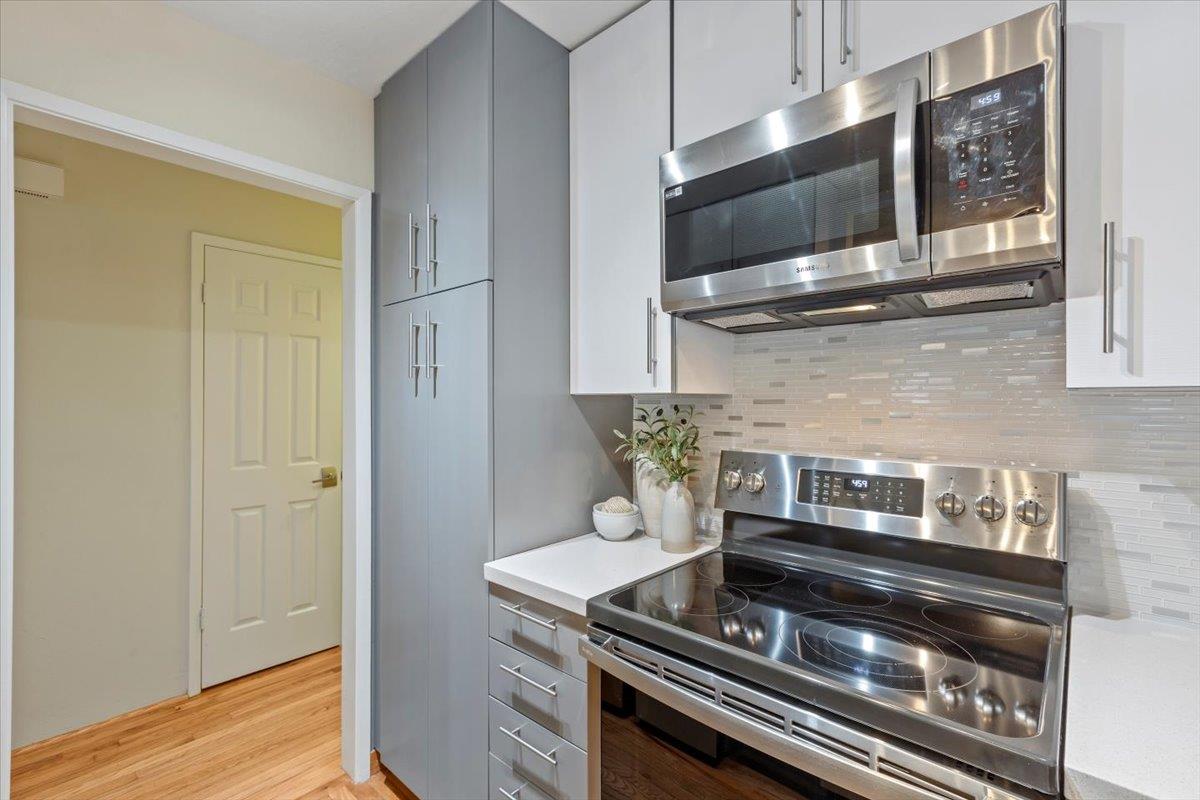 Detail Gallery Image 4 of 26 For 1983 San Luis Ave #33,  Mountain View,  CA 94043 - 2 Beds | 2/1 Baths